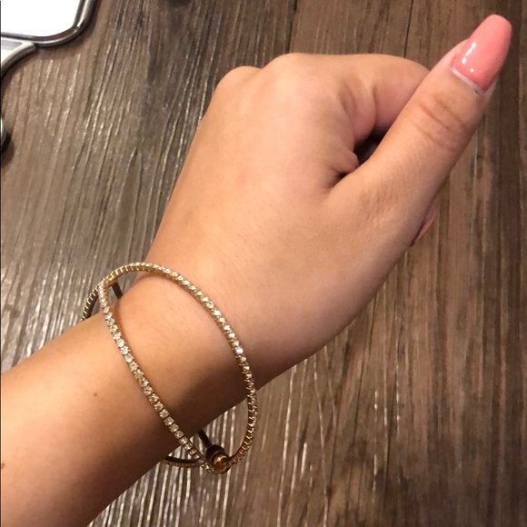 Dainty Criss Cross Bracelet - Picture 3 of 4